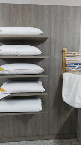 almohadas stand